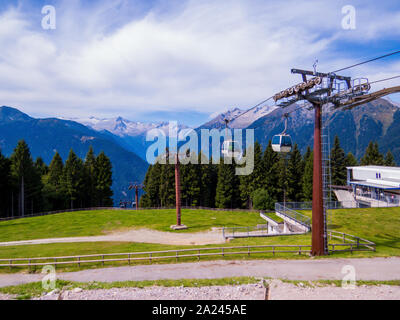 Vue de la station de téléphérique Rodont Pra, Pinzolo, Dolomites, Italie Banque D'Images