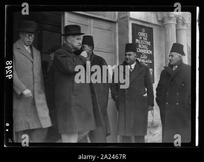 Les perturbations de la Palestine. Lord Peel et le Très Honorable Sir Horace Rumbold, Président et Vice-président de la Commission royale de quitter la Palestine après l'obtention de preuves à partir de bureaux haut comité arabe Banque D'Images