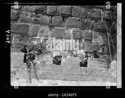 Les perturbations de la Palestine de 1936. Une autre mesure de précaution un vendredi, remparts de la Tour de David, montée par des gardes militaires Banque D'Images