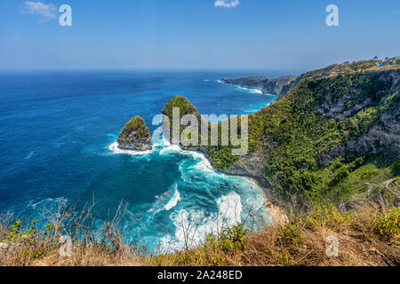 Vue aérienne de Manta Bay ou Kelingking beach sur Nusa Penida Island, Bali, Indonésie. Banque D'Images