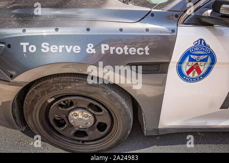 Toronto, Ontario, Canada 9 juin 2019 : la protection de la police pendant les manifestations en centre ville en face de l'Hôtel de Ville Banque D'Images