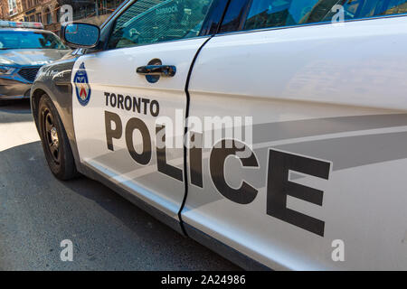 Toronto, Ontario, Canada 9 juin 2019 : la protection de la police pendant les manifestations en centre ville en face de l'Hôtel de Ville Banque D'Images