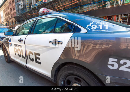 Toronto, Ontario, Canada 9 juin 2019 : la protection de la police pendant les manifestations en centre ville en face de l'Hôtel de Ville Banque D'Images