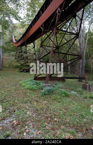 Une partie de la structure du convoyeur et tipple restauré à Nuttallburg, West Virginia, une ville fantôme qui a été une fois que l'un d'environ 50 places qui éclosent dans les profondes forêts de la Virginie de l'ouest le long de la New River à la fin des années 1800 en réponse à la demande de charbon vorace en plein cœur de la révolution industrielle du pays Banque D'Images