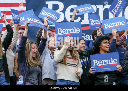 Durham, États-Unis. Sep 30, 2019. Sénateur du Vermont attendent les partisans et candidate présidentielle Bernie Sanders campagnes comme il à l'Université du New Hampshire à Durham. Credit : SOPA/Alamy Images Limited Live News Banque D'Images