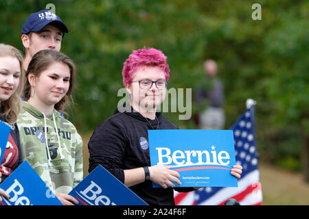 Durham, États-Unis. Sep 30, 2019. Sénateur du Vermont attendent les partisans et candidate présidentielle Bernie Sanders campagnes comme il à l'Université du New Hampshire à Durham. Credit : SOPA/Alamy Images Limited Live News Banque D'Images