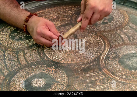 Bazar Coppersmith dans le sud-est de la Turquie Gaziantep - tradition depuis des centaines d'années Banque D'Images