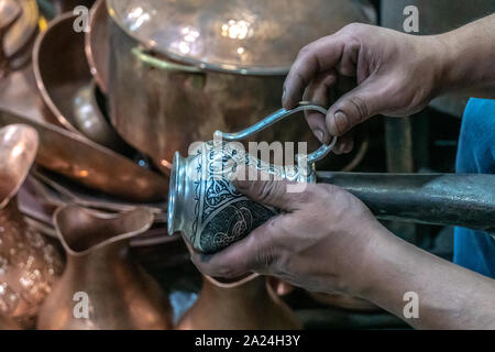 Bazar Coppersmith dans le sud-est de la Turquie Gaziantep - tradition depuis des centaines d'années Banque D'Images