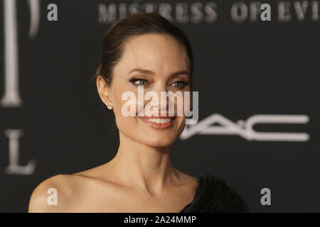 Los Angeles, USA. Sep 30, 2019. Angelina Jolie au Disney's 'Maleficent : maîtresse du Mal' Première mondiale tenue à El Capitan Theatre de Los Angeles, CA, le 30 septembre 2019. Crédit photo : Joseph Martinez/PictureLux - Tous droits réservés Crédit : PictureLux Le Hollywood/Archive/Alamy Live News Banque D'Images