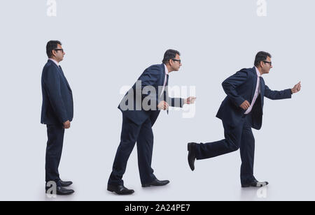 Une exposition multiple image d'un homme d'affaires en position debout à la position courante dans une séquence Banque D'Images