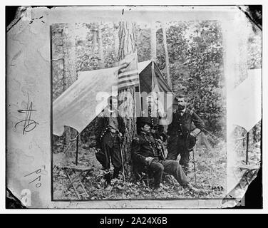 Petersburg, Virginia. Groupe de fonctionnaires fédéraux généraux : Winfield Scott Hancock (assis), avec les commandants de division, Francis Channing Barlow, (à gauche), David Birney, Bell et John Gibbon Banque D'Images