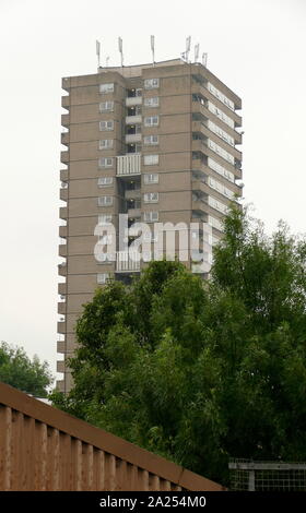 La tour dans l'ouest de Londres. Tour de blocs dans le Royaume-Uni, ont été soumis à une inspection par l'incendie et de la sécurité, après l'incendie de la tour de Grenfell à Londres. L'incendie est survenu le 14 juin 2017. à la tour de 24 étages de Grenfell bloc appartements de logement public dans le nord ouest de Londres, Kensington. Il fait au moins 80 morts Banque D'Images