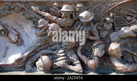 Le Monument de la bataille d'Angleterre à Londres, commémore l'militaires britanniques qui ont pris part à la bataille d'Angleterre pendant la Seconde Guerre mondiale. dévoilée le 18 septembre 2005. Le monument a été conçu par Bill Bond, fondateur de la Société d'histoire de la bataille d'Angleterre. Il a été conçu par Paul Day. Banque D'Images