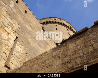 La Citadelle de Saladin au Caire, est une cité médiévale fort islamique au Caire, Égypte. La Citadelle a été fortifiée par le gouverneur Ayyoubide Salah al-Din (Saladin) entre 1176 et 1183, ce afin de le protéger contre les Croisés. La citadelle a cessé d'être le siège du gouvernement lorsque le dirigeant de l'Egypte, Khédive Ismail, déplacé dans les années 1860. Banque D'Images