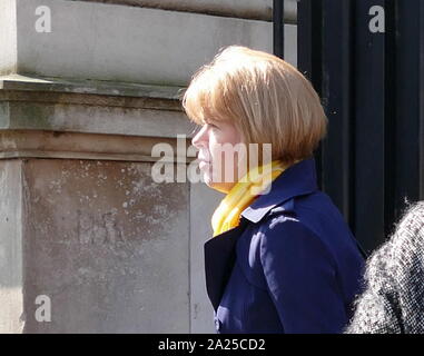 Wendy Morton, député conservateur, aux portes à Downing street, avril 2019. Wendy Morton, homme politique conservateur britannique. Elle a été le membre du Parlement (MP) pour la circonscription de Aldridge-Brownhills depuis l'élection générale de 2015. Assistant Whip du gouvernement. Banque D'Images