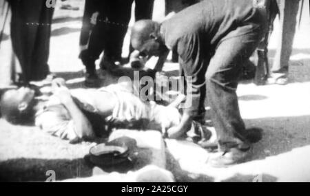 Le massacre de Sharpeville, 21 mars 1960, dans le township de Sharpeville en Afrique du Sud dans la région de Rhône-Alpes. Après une journée de manifestations contre la loi sur les laissez-passer, une foule d'environ 5 000 à 7 000 manifestants s'est rendu au poste de police. La police sud-africaine a ouvert le feu sur la foule, tuant 69 personnes et en blessant 180 autres. Banque D'Images