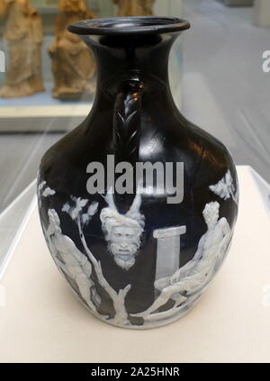 Le Vase de Portland, un vase en verre camée romain, qui est entre AD 1 et AD 25, a servi d'inspiration pour de nombreux décideurs de porcelaine et verre sur le début du 18e siècle. Elle est enregistrée pour la première fois à Rome en 1600-1601, et depuis 1810 a été dans le British Museum de Londres. Banque D'Images