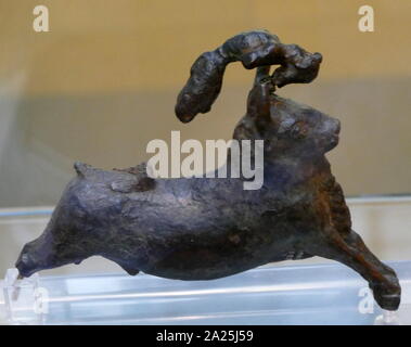 Statuette en bronze d'un taureau et d'un acrobate. Minoan, Grec, Minoan, 1550-1450 av. Banque D'Images