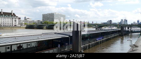 Le pont de Westminster est une route-et-foot-pont sur la Tamise à Londres, Westminster lien sur le côté ouest et Lambeth sur le côté est. Banque D'Images