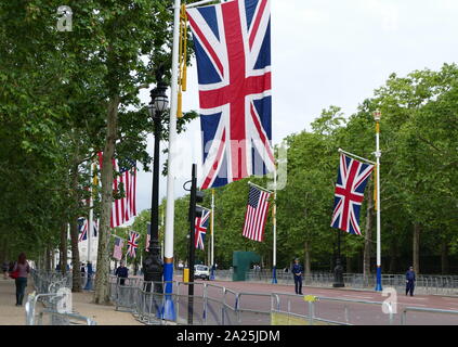 St James's Palace sur le Mall, en route vers le palais de Buckingham, London, garantis par la police lors de la visite d'état pour le Président Donald Trump Juin 2019 Banque D'Images