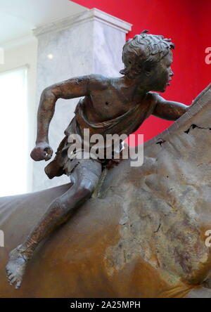 Statue en bronze représentant "Le Jockey de l'Artemision', une grande statue hellénistique d'un jeune garçon à cheval, daté d'environ 150-140 BC. C'est une rare statue en bronze d'origine de la Grèce antique et d'un rare exemple de la sculpture grecque dans un cheval de course Banque D'Images