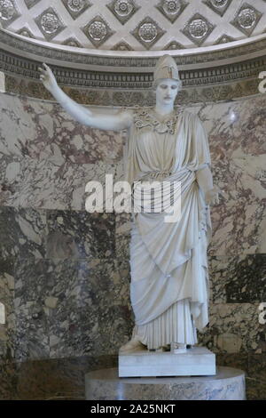 L'athena pallas de Velletri velletri ou un type de statue en marbre classique d'Athena, le port d'un casque. Banque D'Images
