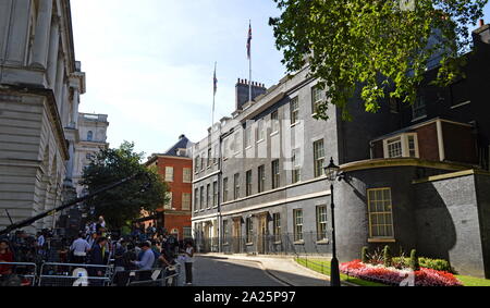 Media à Downing Street pour les discours par le premier ministre sortant et entrant, theresa mai et Boris Johnson. 24 juillet 2019 Banque D'Images