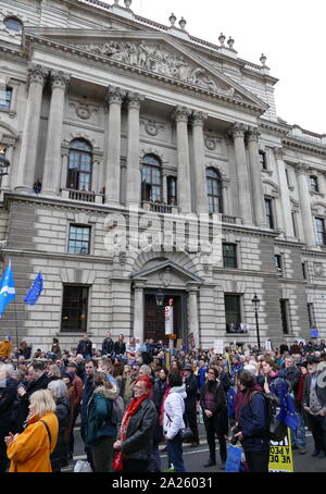 La "Voix" du peuple en mars la place du Parlement, Londres. Le vote du peuple mars a eu lieu à Londres le 23 mars 2019 dans le cadre d'une série de manifestations pour protester contre l'Brexit, appellent à un nouveau référendum, et demander au gouvernement britannique de révoquer l'article 50. Il a permis à la capitale des centaines de milliers de manifestants, ou plus d'un million de personnes selon les organisateurs. Banque D'Images