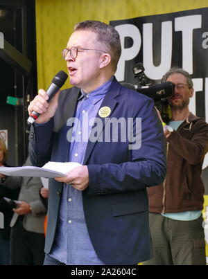Tom Watson, Leader adjoint du parti travailliste et député de West Bromwich, traite de la "voix" du peuple en mars la place du Parlement, Londres. Le vote du peuple mars a eu lieu à Londres le 23 mars 2019 dans le cadre d'une série de manifestations pour protester contre l'Brexit, appellent à un nouveau référendum, et demander au gouvernement britannique de révoquer l'article 50. Il a permis à la capitale des centaines de milliers de manifestants, ou plus d'un million de personnes selon les organisateurs. Banque D'Images