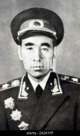 Lin Biao (1907 - 1971). Lin est devenu essentiel à la création de fondations pour la Mao Zedong's du culte de la personnalité, et a été récompensé dans la révolution culturelle en étant nommé Mao, successeur désigné. Lin est décédé le 13 septembre 1971. Nie Rongzhen (1899 - 1992) était un éminent chef militaire communiste chinois, et l'un des dix commissaires de piste dans l'Armée de libération du peuple de Chine. Banque D'Images