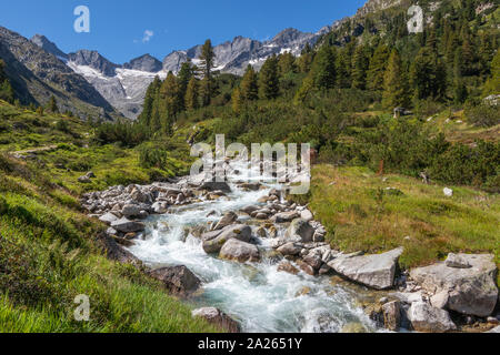 Paysage alpin de la vallée de la Rainbachtal, une vallée latérale de la Krimmler Achental. Parc national Hohe Tauern. Alpes autrichiennes. Europe. Banque D'Images