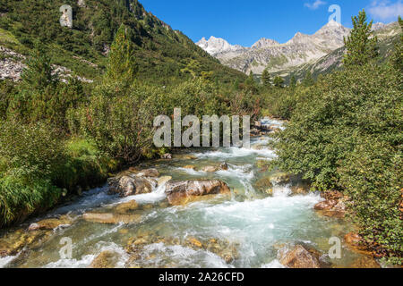 Paysage alpin de la vallée de la Rainbachtal, une vallée latérale de la Krimmler Achental. Parc national Hohe Tauern. Alpes autrichiennes. Europe. Banque D'Images