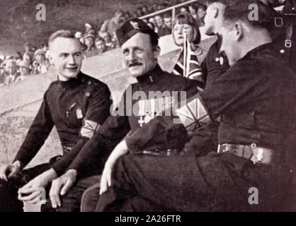 Unity Mitford (1914 - 1948) English socialite mieux connu comme un dévot d'Adolf Hitler assiste à un congrès de Nuremberg avec partisans. fasciste britannique 1934. Tant en Grande-Bretagne et l'Allemagne, elle a été un fervent partisan du nazisme et du fascisme, et faisait partie du cercle intérieur de Hitler d'amis. À la suite de la déclaration de la Seconde Guerre mondiale, Mitford tentative de suicide à Munich, et a été officiellement admis safe passage retour à l'Angleterre dans sa condition non valide, mais jamais retrouvés. Banque D'Images