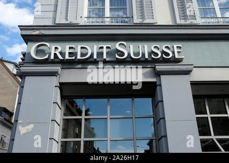 Une vue rapprochée du Credit Suisse à Bâle, Suisse. Banque D'Images