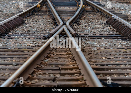 Plusieurs aiguillages de voie de chemin de fer , photo symbolique de la décision, de la séparation et des qualités de leadership. - Image Banque D'Images