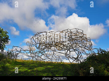 'Firmament', une oeuvre d'Antony Gormley. Bois de la colline de Gala, Jupiter Artland, Bonnington, Maison Wilkieston, West Lothian, Scotland, Royaume-Uni, Banque D'Images