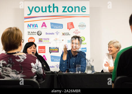 Edward Samuel Miliband parle à une zone jeunesse fringe meeting à la conférence annuelle du Parti travailliste en 2019, Brighton, UK Banque D'Images