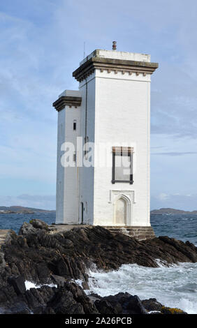 Le phare de Port Ellen sur la côte à Carraig Fhada sur l'île écossaise d'Islay. Banque D'Images