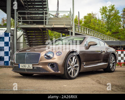 MONTMELO, ESPAGNE-28 septembre 2019 : 2019 Bentley Continental GT W12 (troisième génération) à des rues de ville Banque D'Images