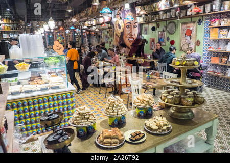 Comptoir Libanais,restaurant,à,Grand Central, le Shopping Center,Nouvelles,Rue,train station, Birmingham, West Midlands, Angleterre,Midlands,UK,GB,Bretagne,Europe Banque D'Images