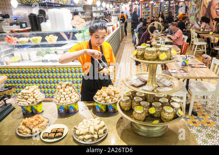 Comptoir Libanais,restaurant,à,Grand Central, le Shopping Center,Nouvelles,Rue,train station, Birmingham, West Midlands, Angleterre,Midlands,UK,GB,Bretagne,Europe Banque D'Images