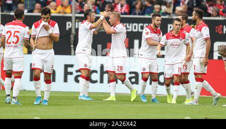 Düsseldorf, Deutschland. 29 Sep, 2019. firo : 29.09.2019 Football, 2019/2020 1.Bundesliga : Fortuna Düsseldorf, Düsseldorf - SC Freiburg 1 : 2 jubilation après but à 1 : 0 Rouwen Hennings avec David Kownacki | Conditions de crédit dans le monde entier : dpa/Alamy Live News Banque D'Images