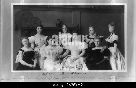 Portrait de groupe Mme Frances (Folsom) Cleveland et les dames de l'armoire : Olive Harmon, Jane P. Francis, M.J. Carlisle, Agnes P. Olney, Nannie H. Wilson, Juliette K. Lamont, et Leila Herbert Banque D'Images