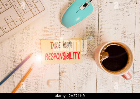 Main conceptuel écrit, indiquant de prendre la responsabilité de 100  %. Sens Concept être pleinement responsable de vos actions et pensées devi technologique Banque D'Images