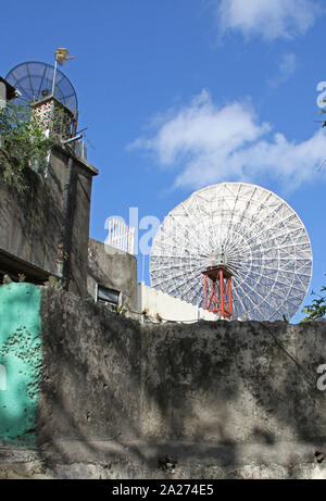 Antennes satellites, Stone Town, Zanzibar, Tanzanie, l'île d'Unguja. Banque D'Images