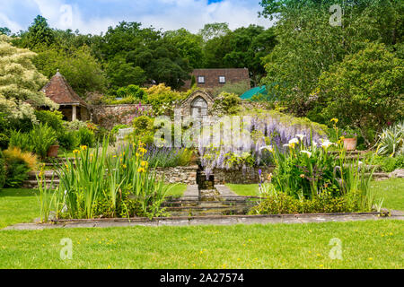 L'attrayant et coloré au jardin du millénaire, près de jardins ferme Terrier Axminster, Devon, England, UK Banque D'Images