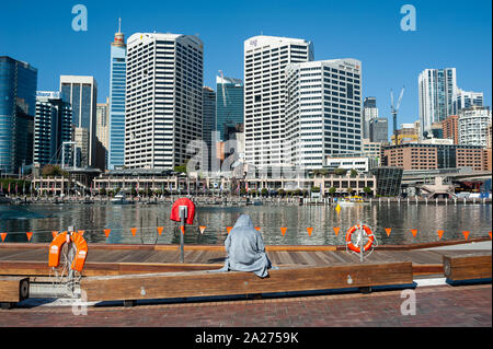 18.09.2018, Sydney, Nouvelle-Galles du Sud, Australie - une vue de la rive de Darling Harbour à l'horizon du quartier des affaires. 0SL180918D019CAROEX Banque D'Images