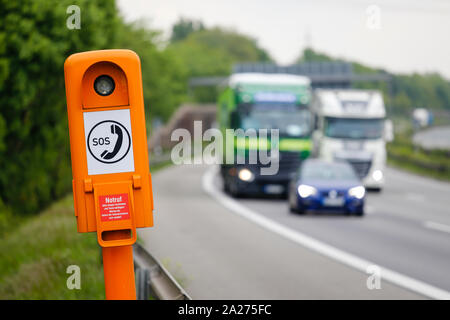 07.05.2019, Bottrop, Rhénanie du Nord-Westphalie, Allemagne - SOS Appel d'urgence sur l'autoroute A2. 00X190507D104CAROEX.JPG [communiqué de modèle : SANS OBJET Banque D'Images