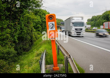 07.05.2019, Bottrop, Rhénanie du Nord-Westphalie, Allemagne - SOS Appel d'urgence sur l'autoroute A2. 00X190507D100CAROEX.JPG [communiqué de modèle : SANS OBJET Banque D'Images