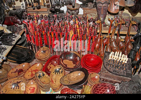 Masques, statuettes et autres souvenirs africains, Stone Town, Zanzinbar, Unguja Island, Tanzanie. Banque D'Images